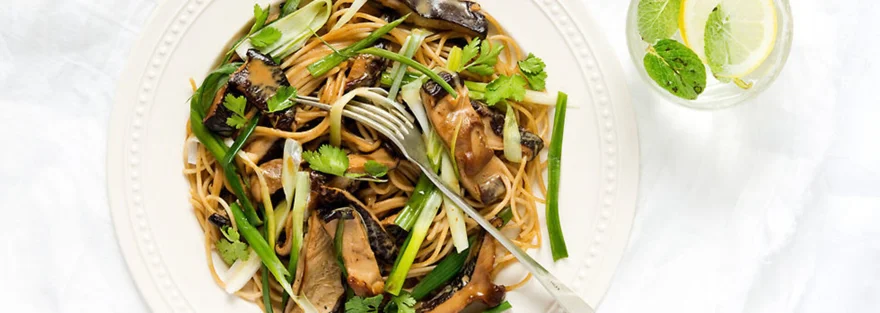 Špagety s miso pastou a houbami