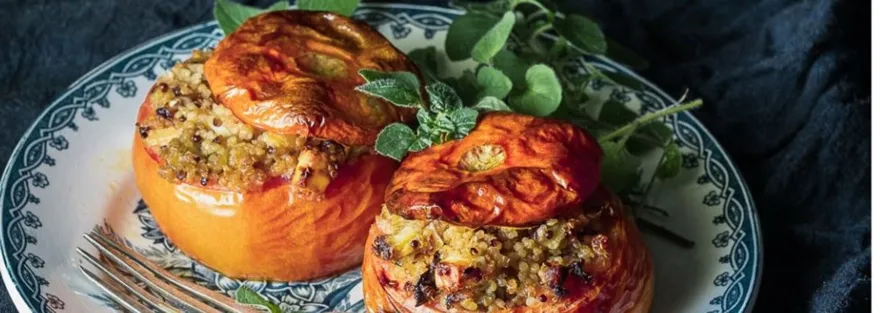 Pečená rajčata plněná směsí z Quinoy a sýru Feta