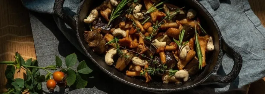 Lesní houby na víně s kešu oříšky