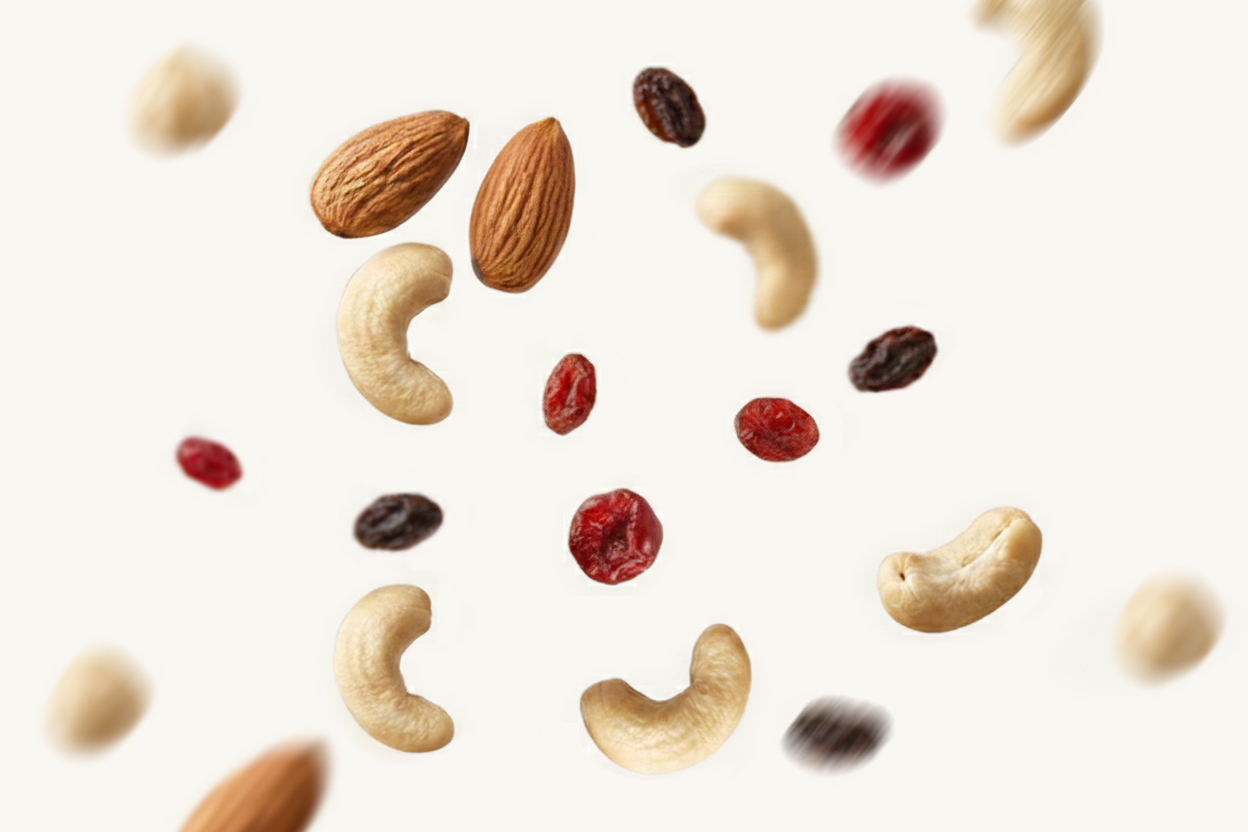 Láhev kečupu a rajčata