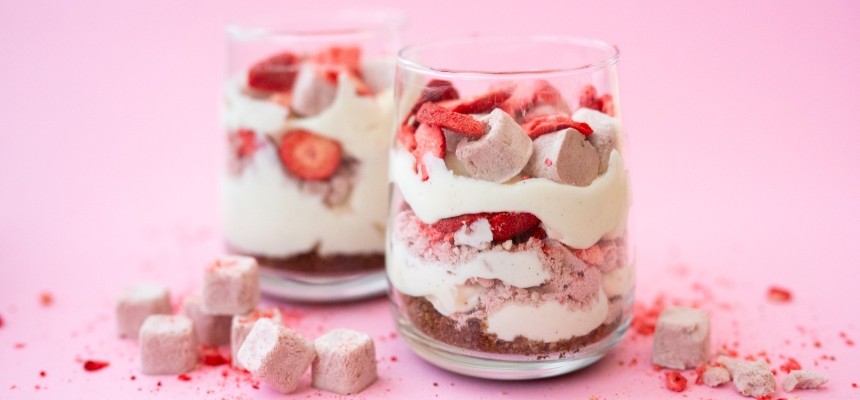 Jahodový dezert ve skleničce - Silvestr pohoštění s Grizly
