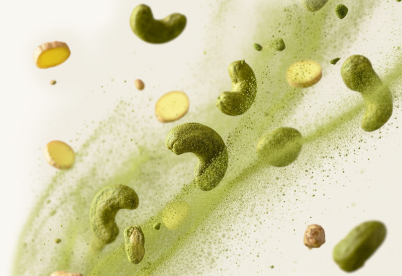 Láhev kečupu a rajčata