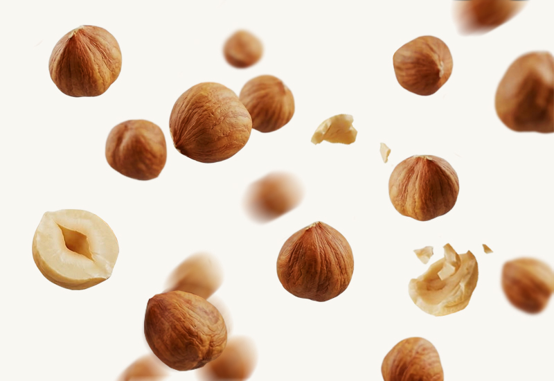 Láhev kečupu a rajčata