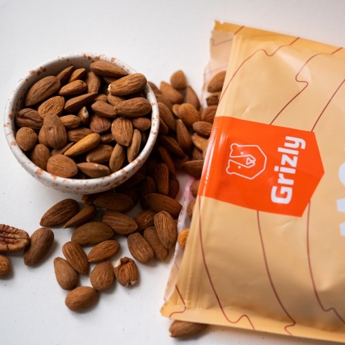 Grizly Mandle natural se slupkou