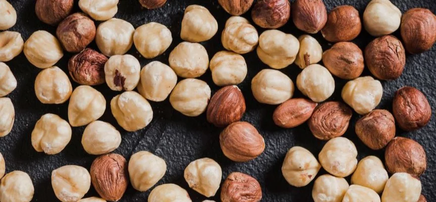 Jak oloupat a zbavit slupky lískové ořechy