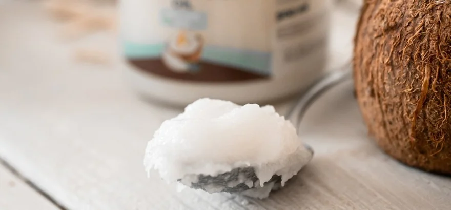 Kokosový olej do kuchyně i koupelny: Druhy a jak ho používat