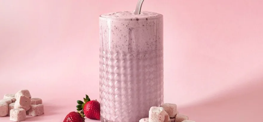 3 jahodové dezerty s lyo kokosovými kostkami. Po těch se zapráší!