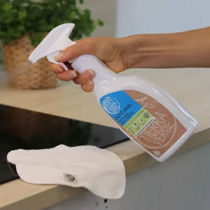 Čistič skel s citronelovou a pomerančovou silicí (rozprašovač)