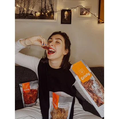 Jablka sušená tasty plátky – s jahodovým prachem