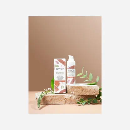 Rozjasňující make-up 8v1 DARK