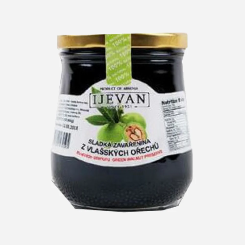Sladká zavařenina z vlašských ořechů
