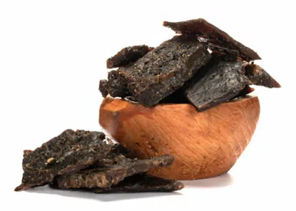 Sušené maso tráva a kameny